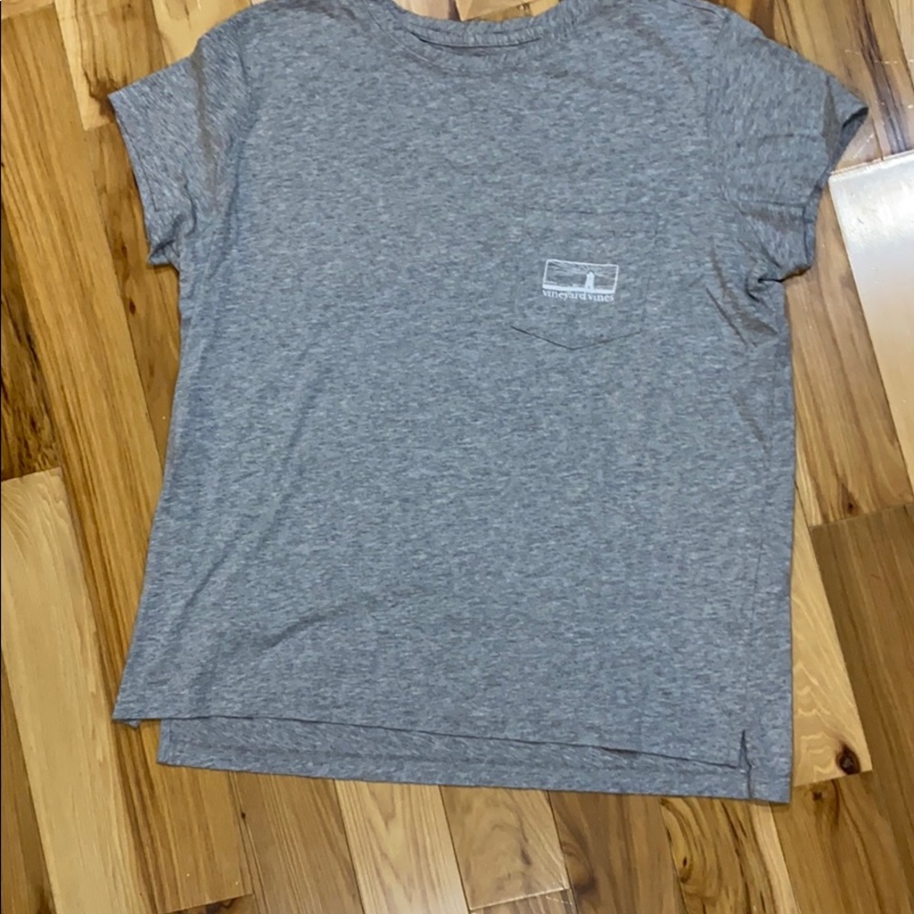 Women’s Vineyard Vines pocket T-shirt